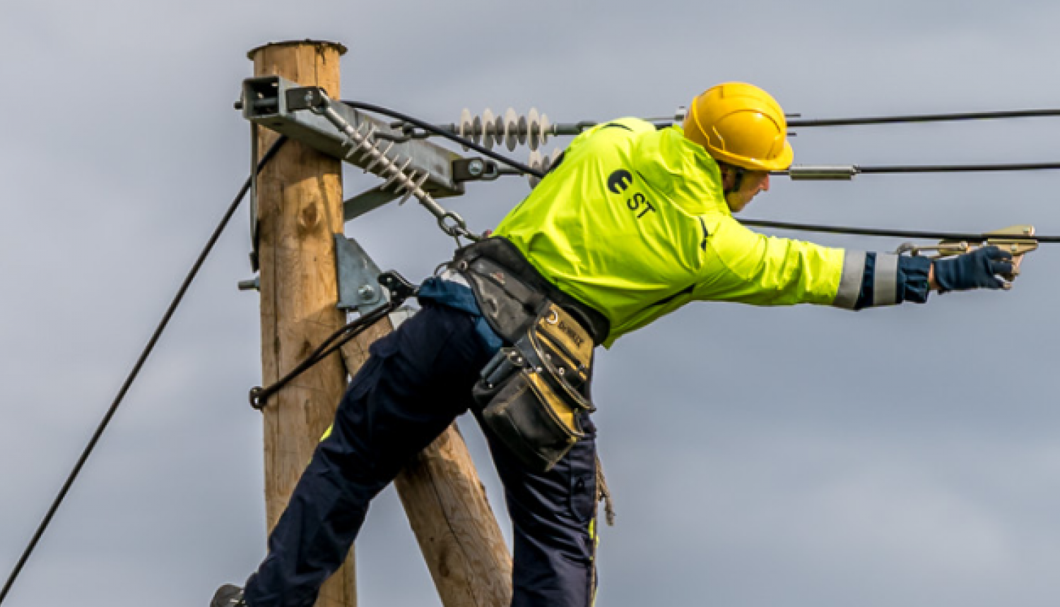 Bez elektrības Latvijā joprojām aptuveni 31 000 klientu Bez elektrības Latvijā joprojām aptuveni 31 000 klientu