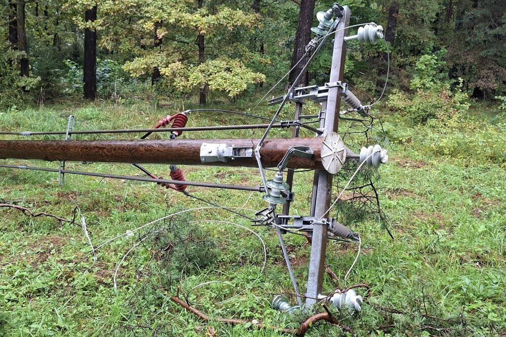 Četras dienas pēc vētras bez elektrības Latvijā vēl aptuveni 6800 klientu Četras dienas pēc vētras bez elektrības Latvijā vēl aptuveni 6800 klientu