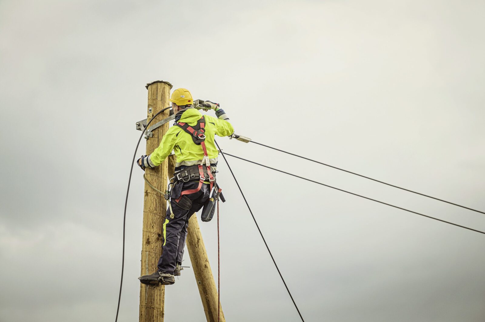 Traucēta elektroapgāde aptuveni 2200 "Sadales tīkla" klientiem Bauskas novadā Traucēta elektroapgāde aptuveni 2200 "Sadales tīkla" klientiem Bauskas novadā
