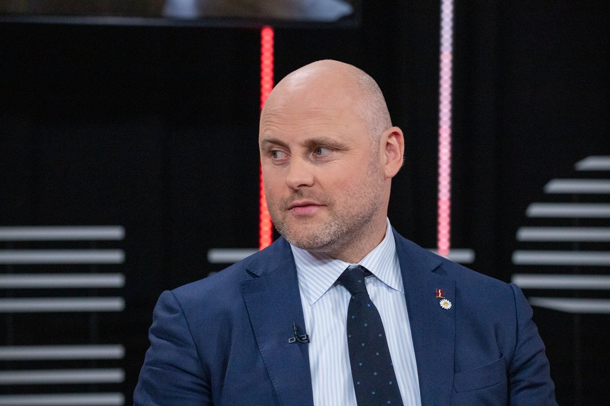 Premjers: Jāmeklē, kur budžetam nopelnīt un kur ietaupīt naudu Premjers: Jāmeklē, kur budžetam nopelnīt un kur ietaupīt naudu