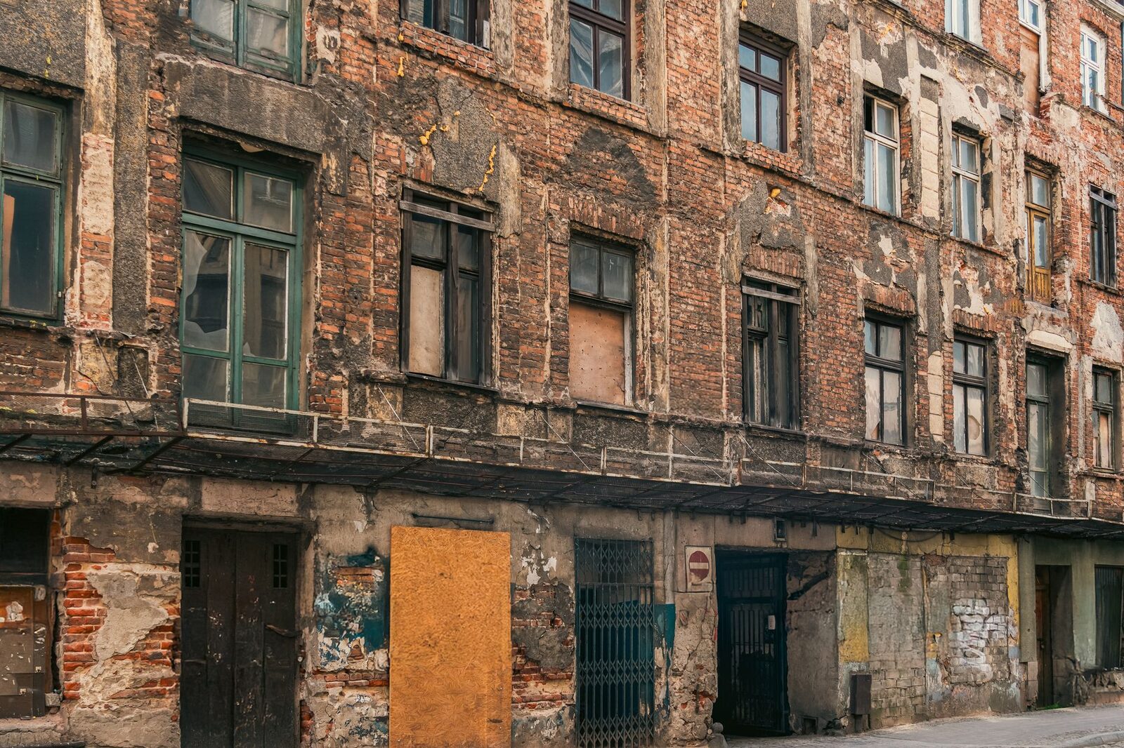 Ponad 200 tysięcy dzieli Hożą