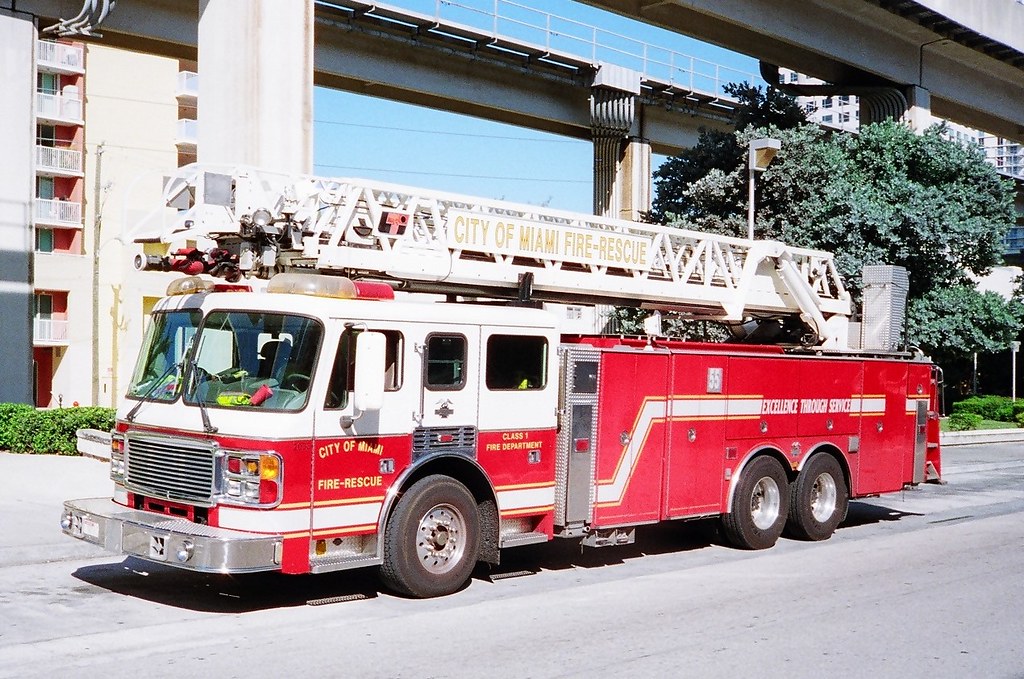 Rig collapse injures 4 in Brickell Rig collapse injures 4 in Brickell