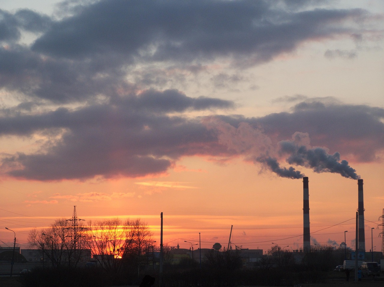 Black smoke rises from Houston plant Black smoke rises from Houston plant
