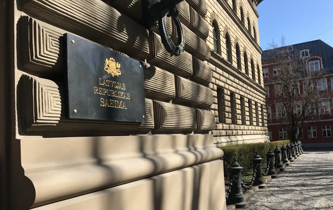 Savākti 10 000 paraksti iniciatīvai par Saeimas deputātu skaita samazināšanu līdz 70