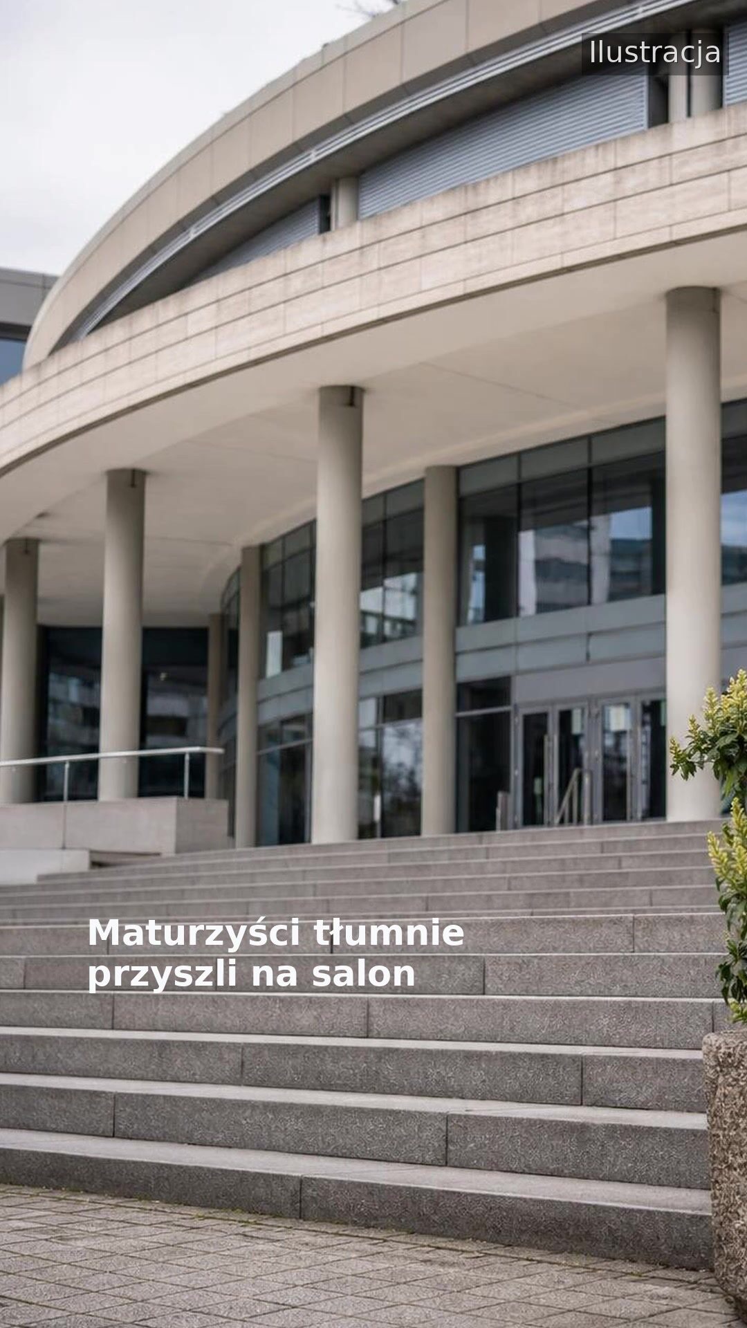 Maturzyści tłumnie przyszli na salon