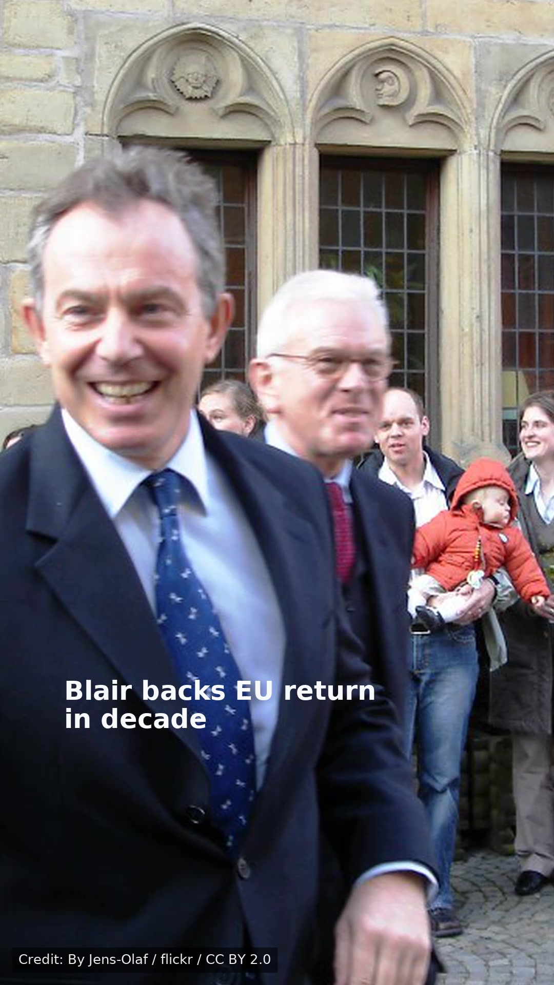 Blair backs EU return in decade