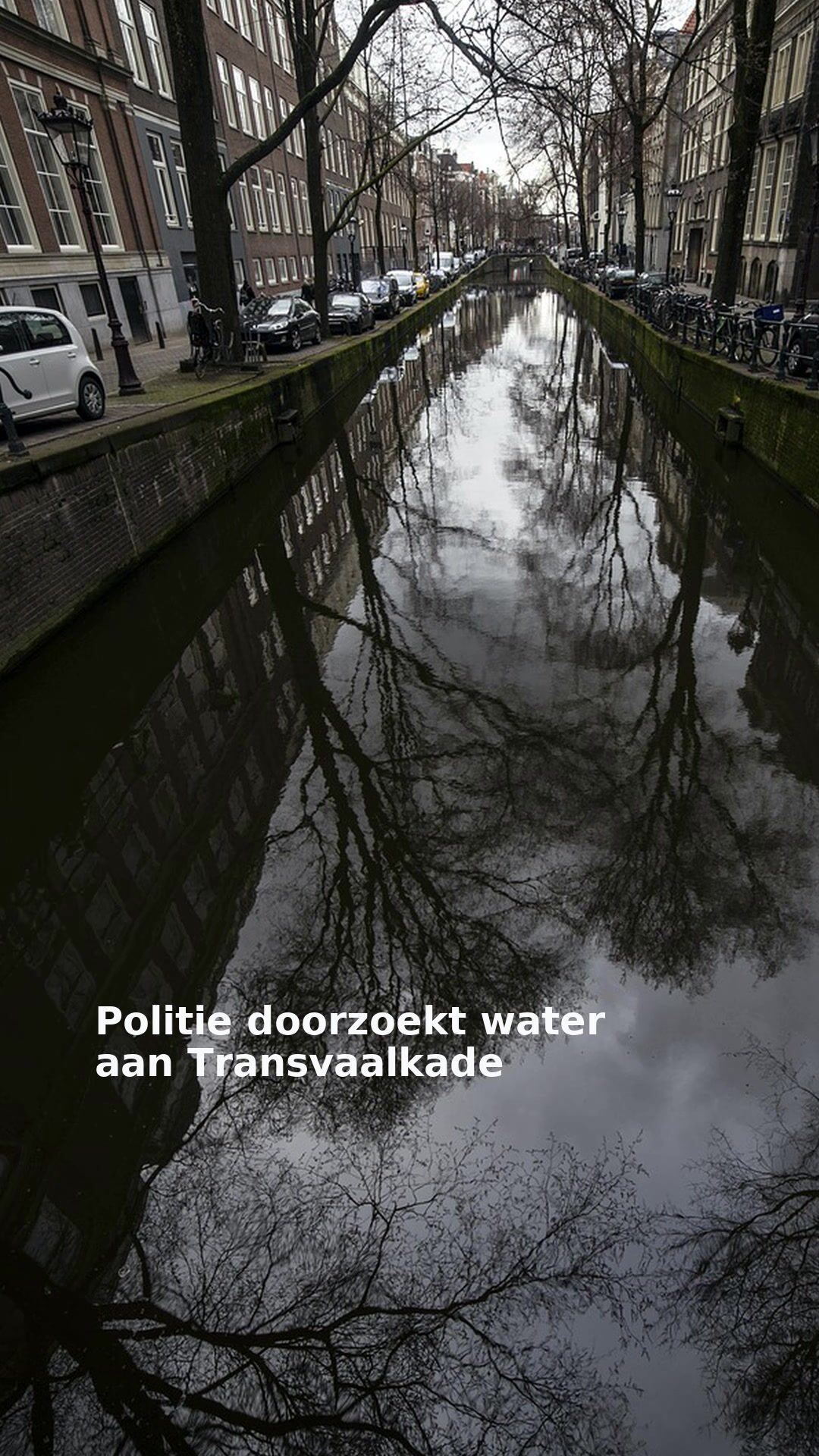 Politie doorzoekt water aan Transvaalkade