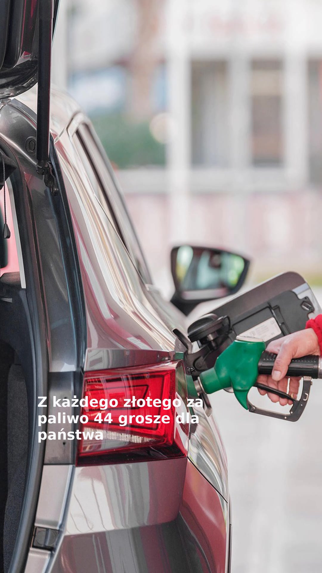 Z każdego złotego za paliwo 44 grosze dla państwa