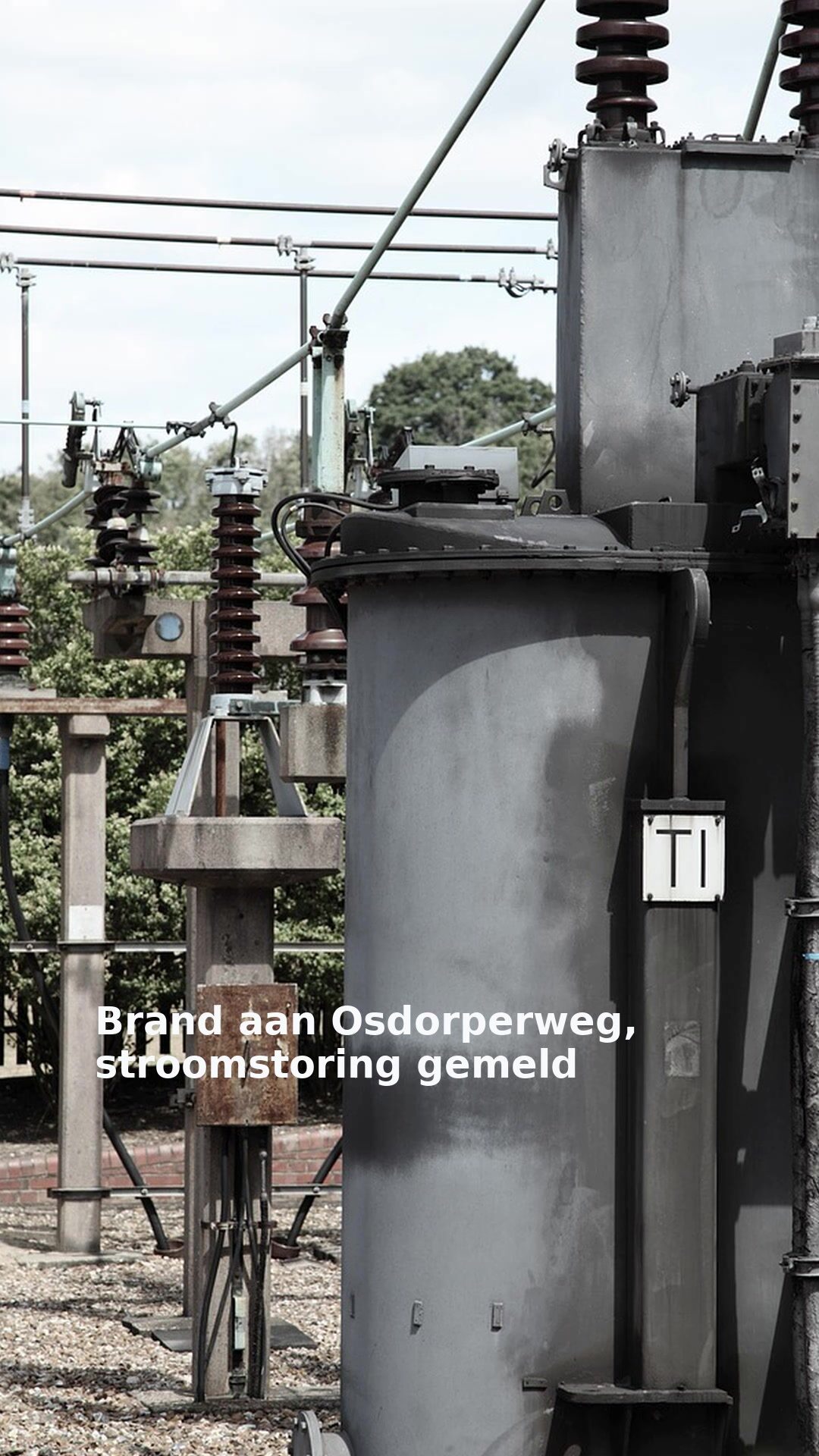 Brand aan Osdorperweg, stroomstoring gemeld