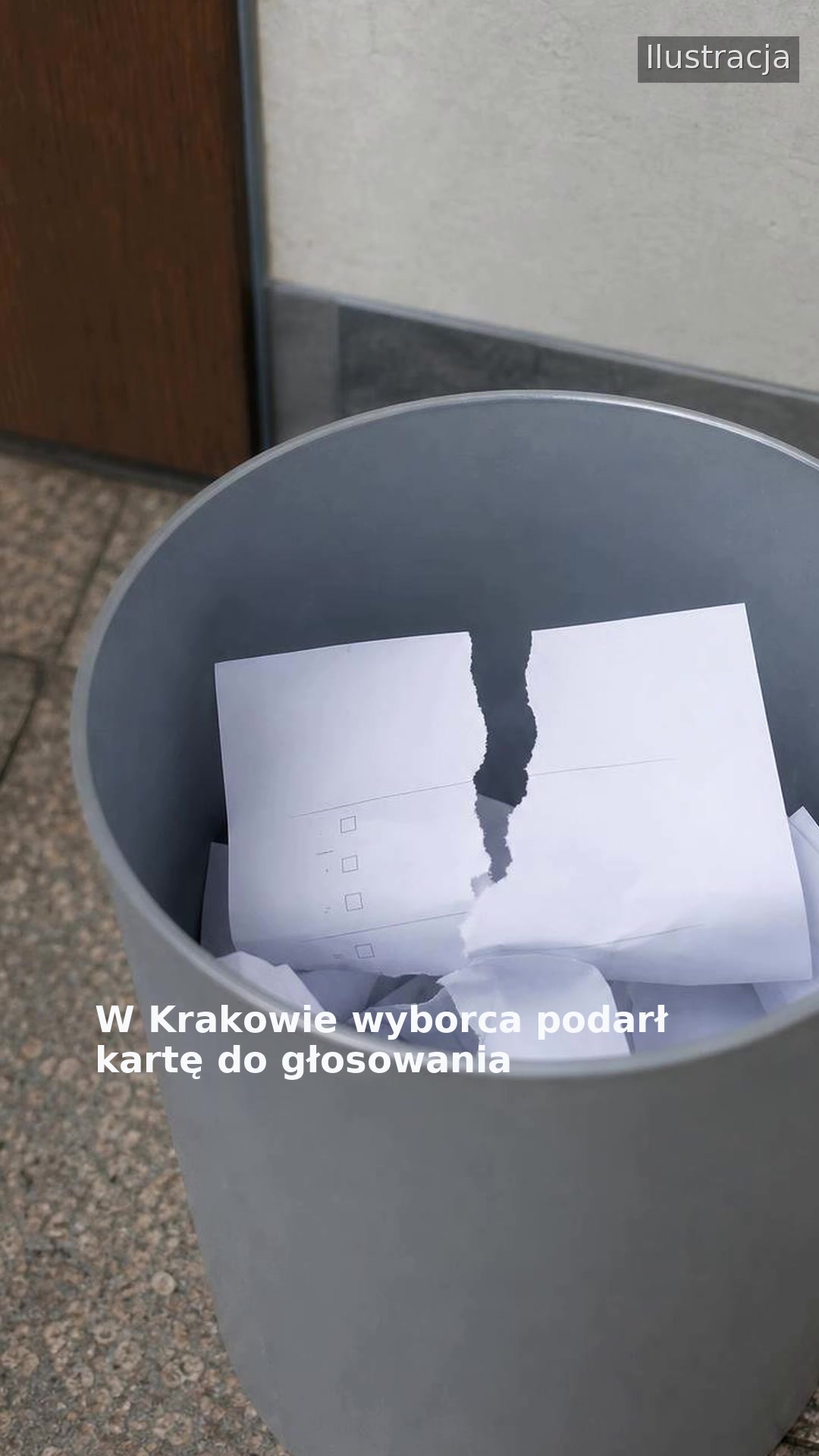 W Krakowie wyborca podarł kartę do głosowania