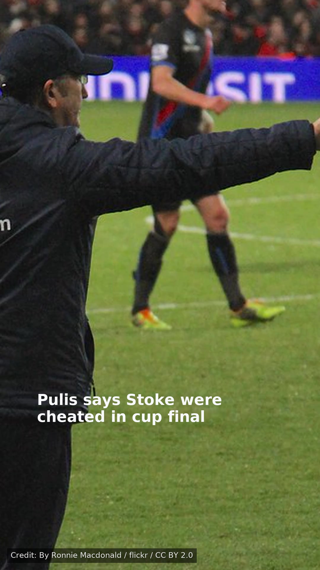 Pulis says Stoke were cheated in cup final