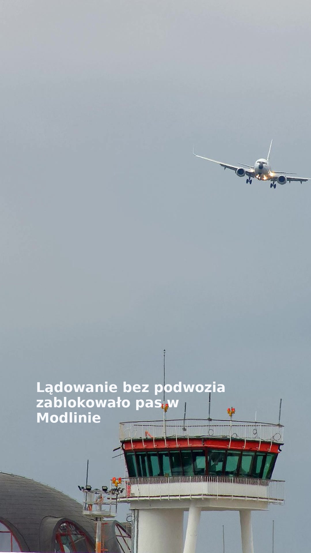 Lądowanie bez podwozia zablokowało pas w Modlinie