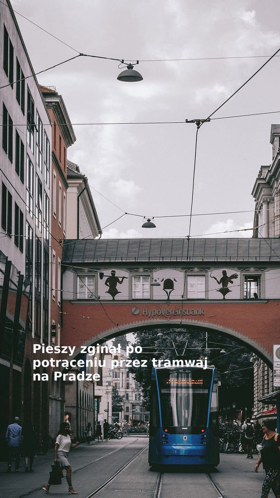 Pieszy zginął po potrąceniu przez tramwaj na Pradze