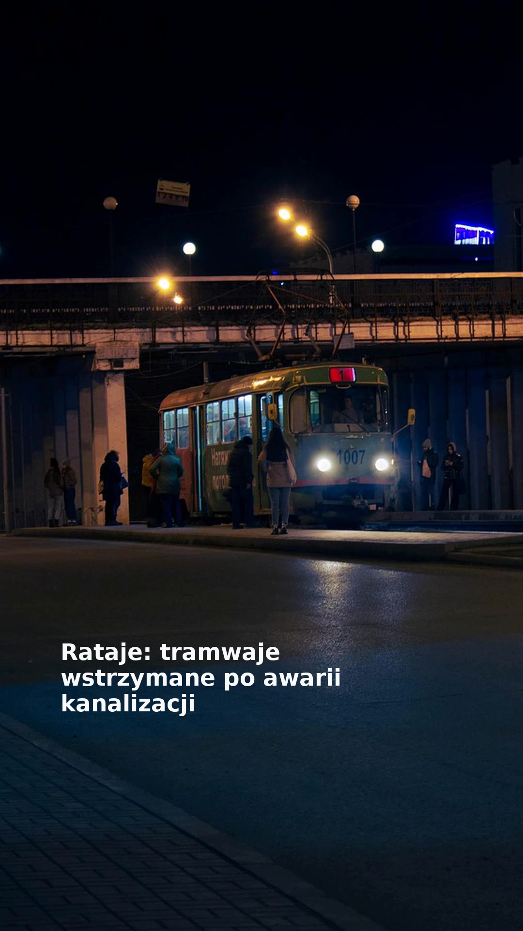 Rataje: tramwaje wstrzymane po awarii kanalizacji