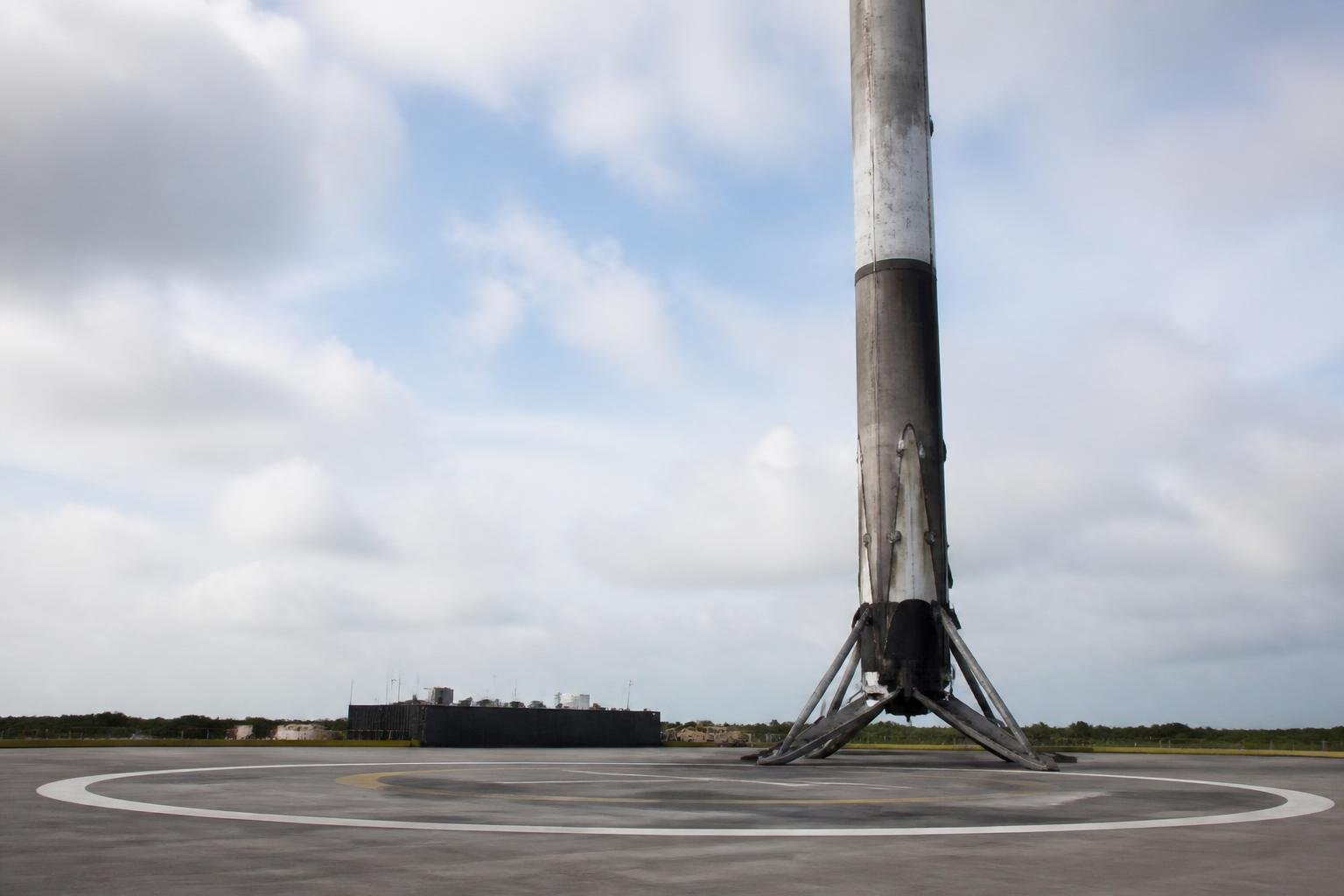 SpaceX appears to set one-day booster landing record after Falcon Heavy launch SpaceX appears to set one-day booster landing record after Falcon Heavy launch