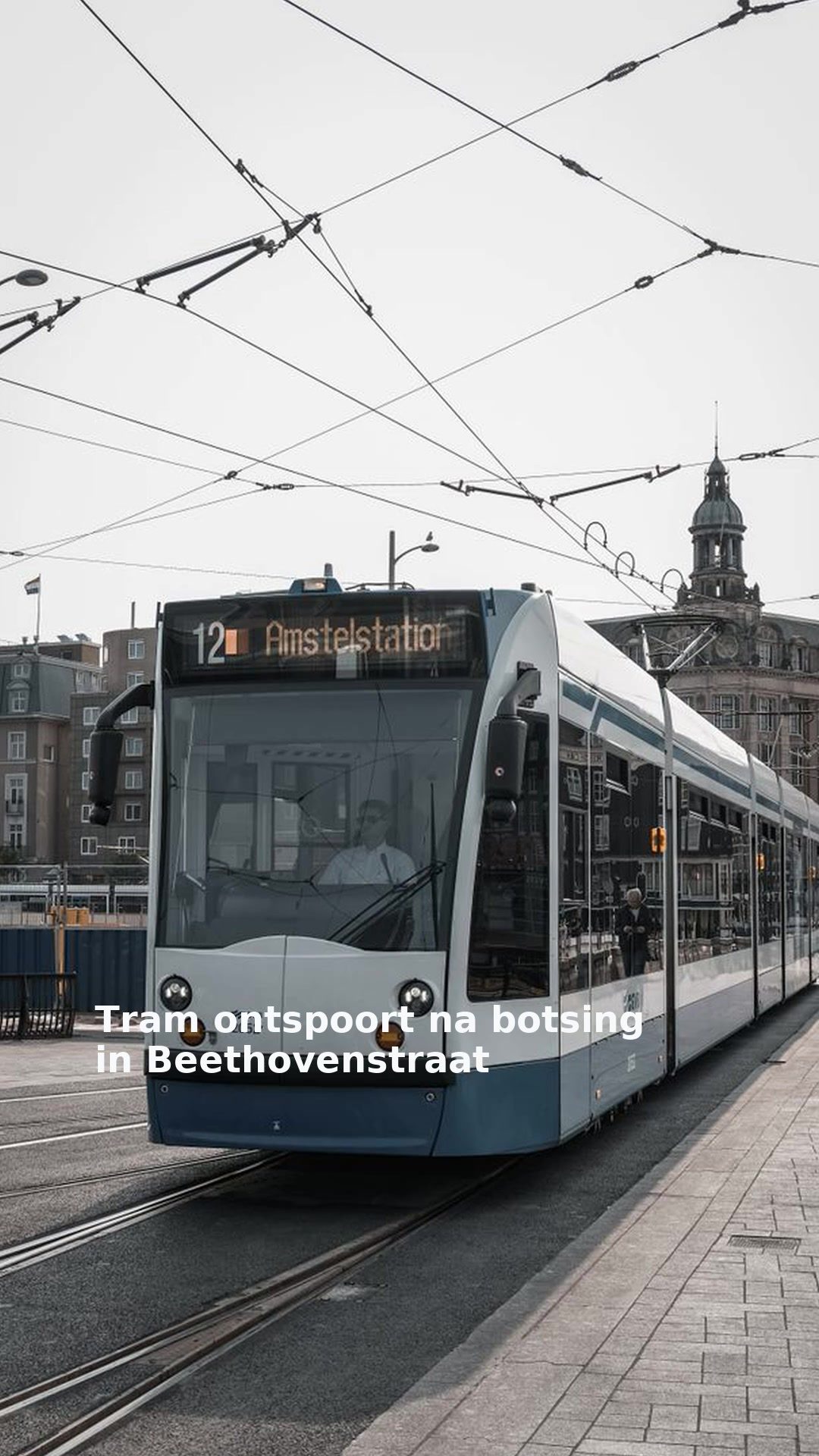 Tram ontspoort na botsing in Beethovenstraat