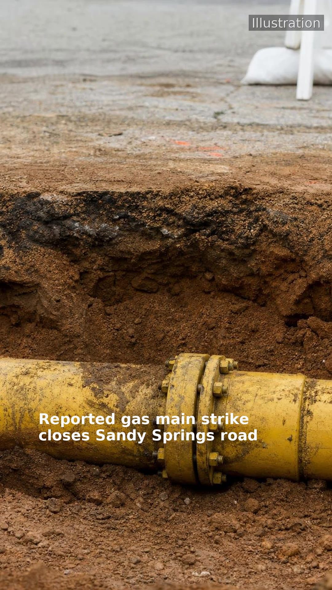 Reported gas main strike closes Sandy Springs road
