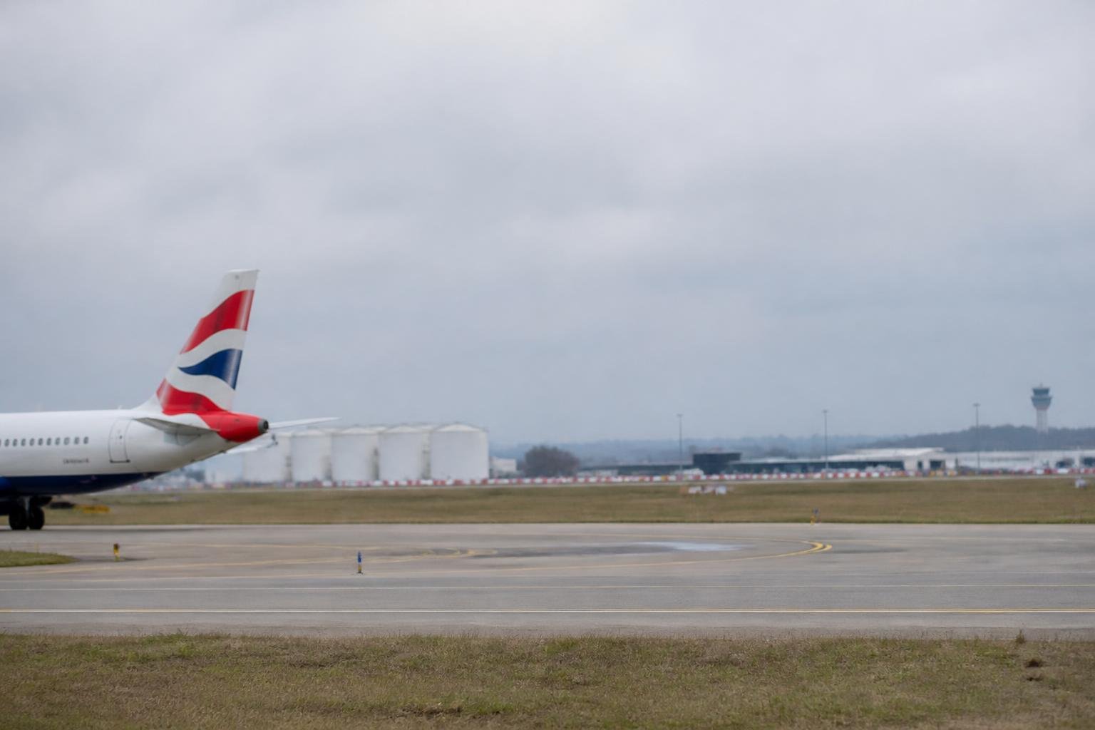 Nine Gatwick-bound flights declared emergencies after runway blockage