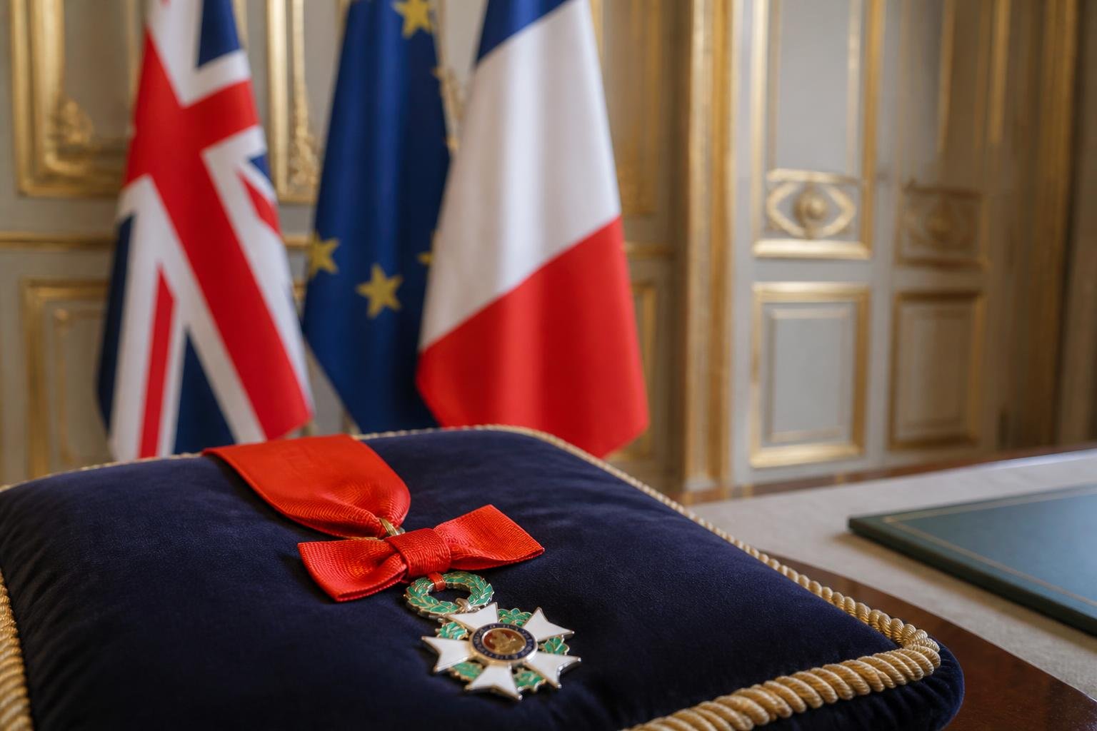 Starmer receives French honour as Macron praises Ukraine work