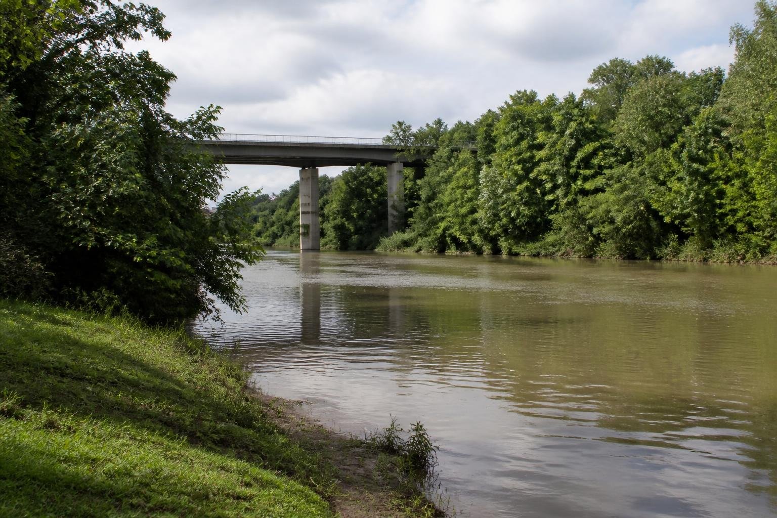 Houston police suspect deaths of two men found in Buffalo Bayou may be linked Houston police suspect deaths of two men found in Buffalo Bayou may be linked