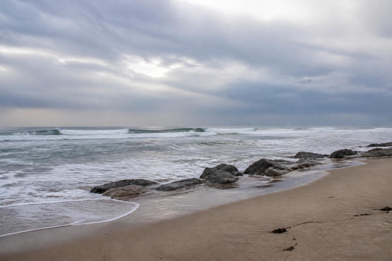 Large waves flood Southern California coast ahead of Tropical Storm Rachel Large waves flood Southern California coast ahead of Tropical Storm Rachel