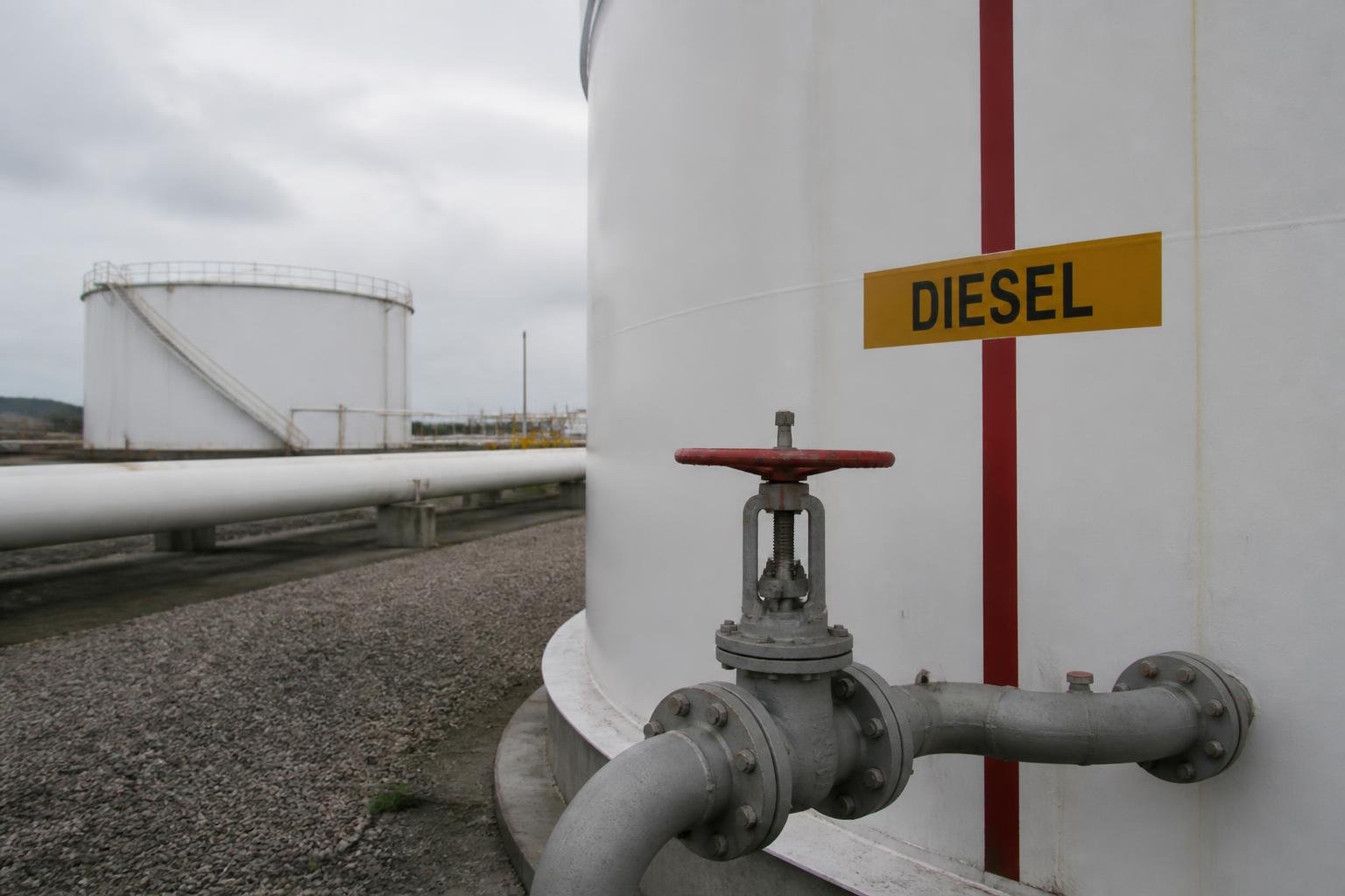 Trump announces Russian diesel deal as Zelenskyy condemns move
