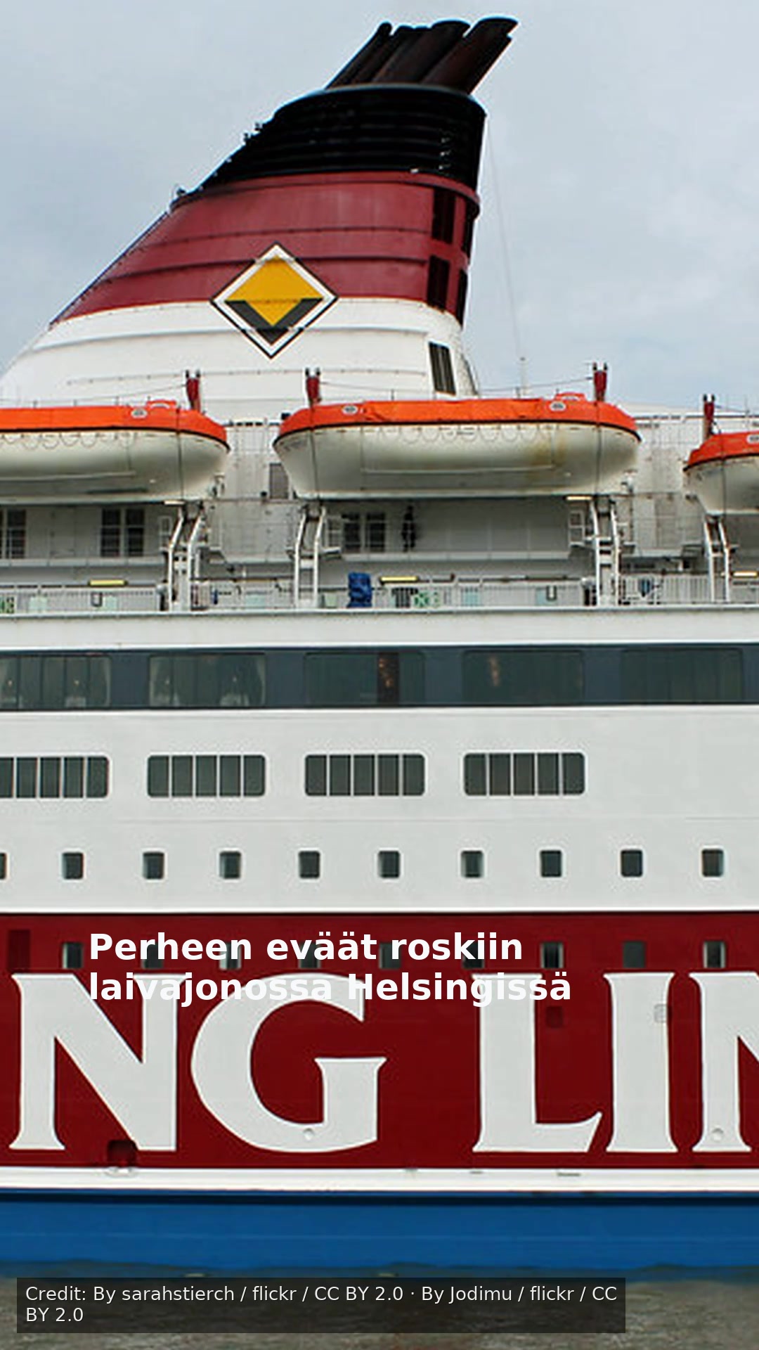 Perheen eväät roskiin laivajonossa Helsingissä