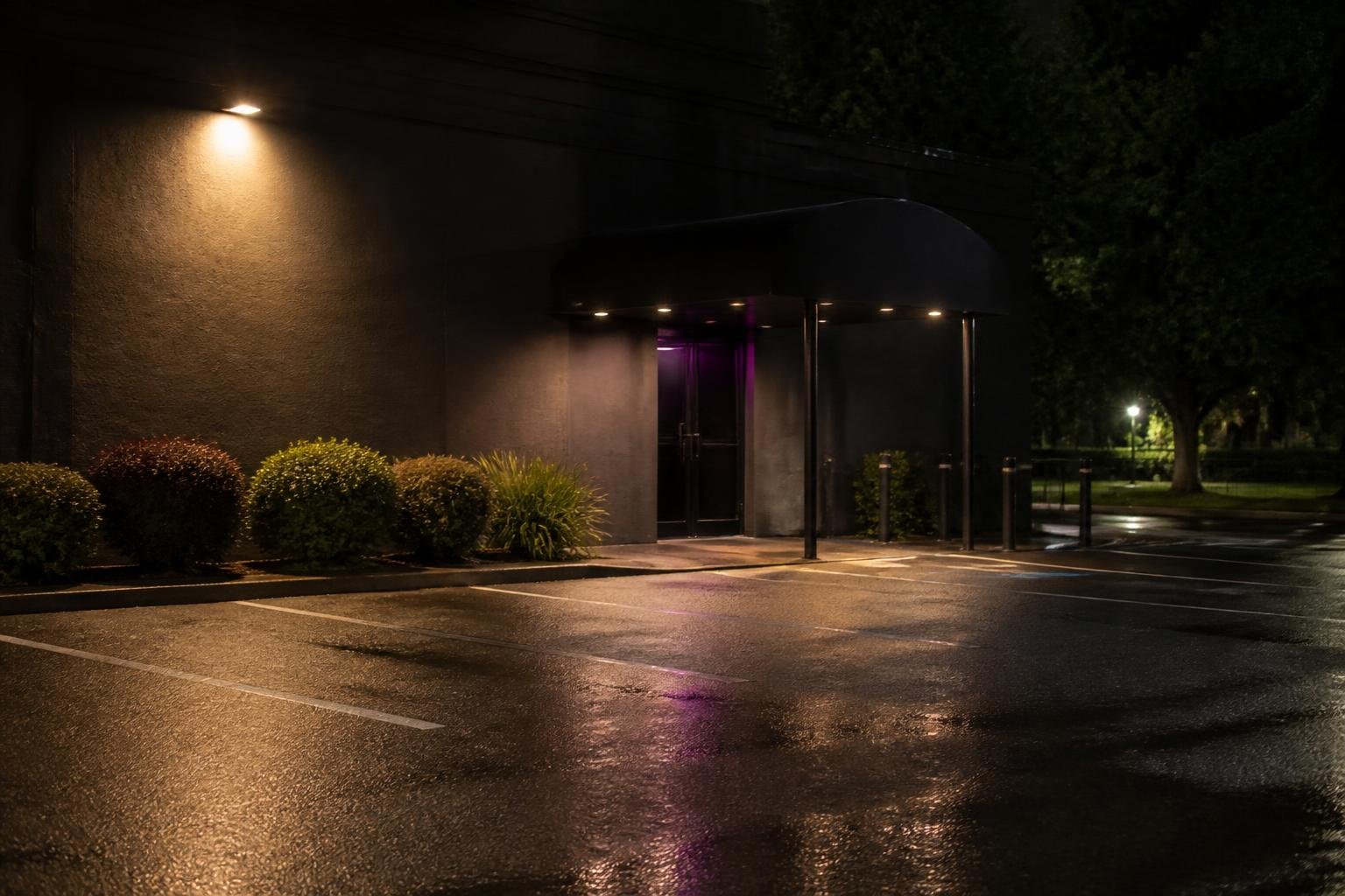 Security guard killed, woman injured in south Seattle nightclub shooting