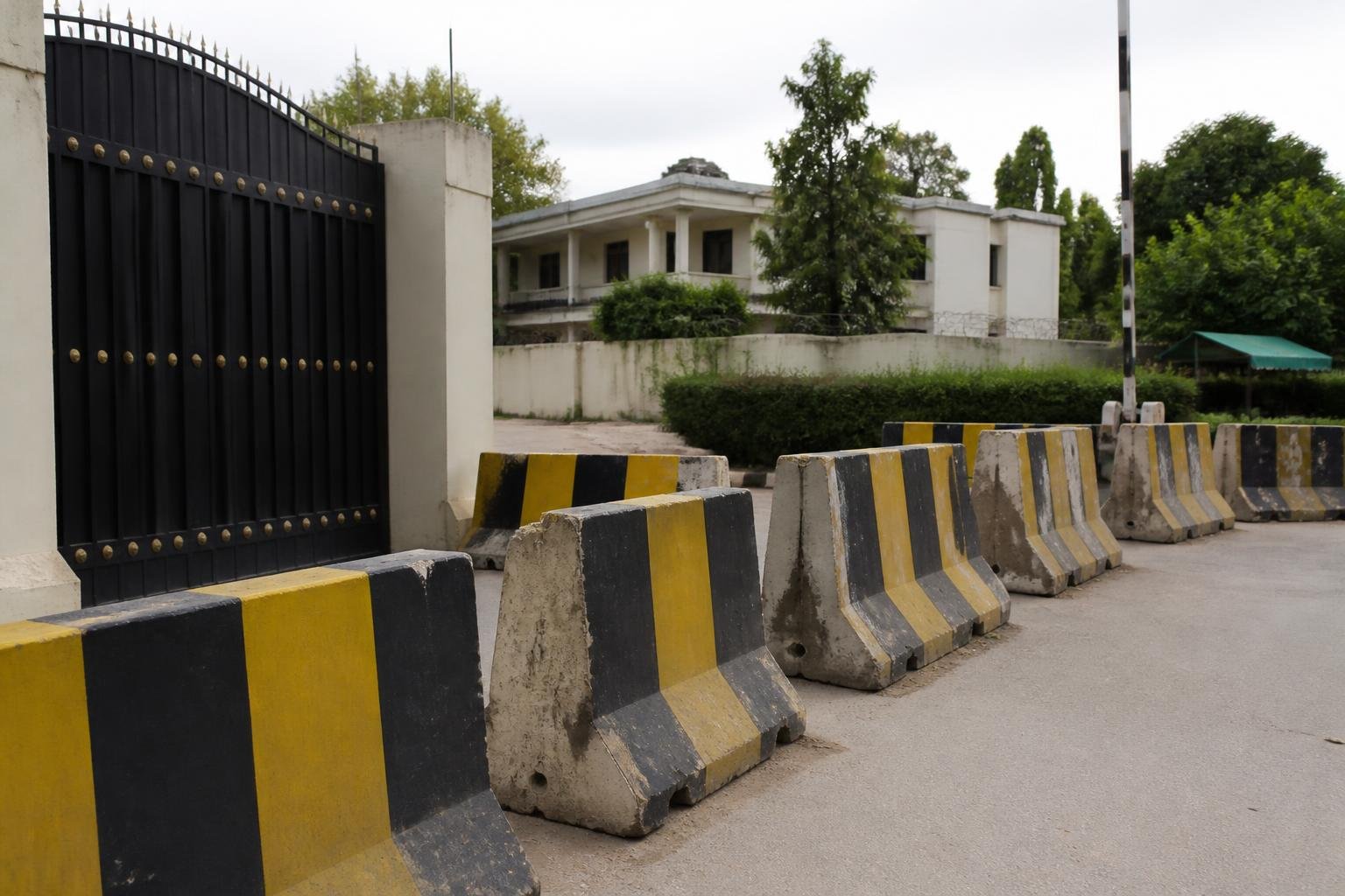 Pakistan detains PTI politicians after suspending provincial government