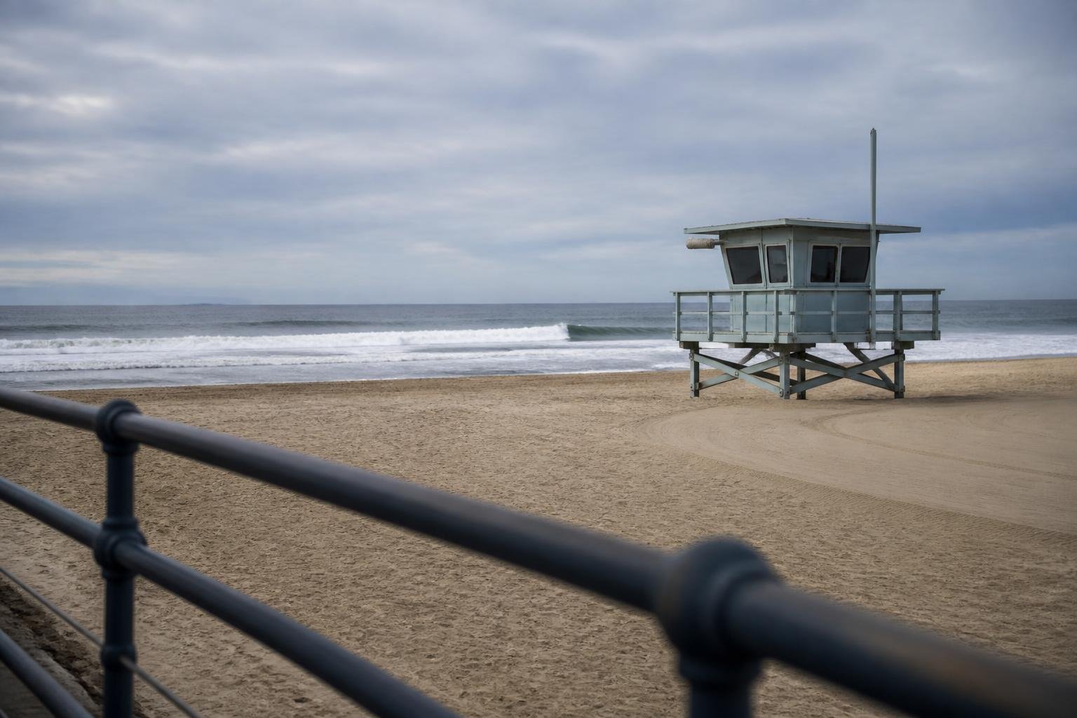 Reported circling shark prompts Huntington Beach closure