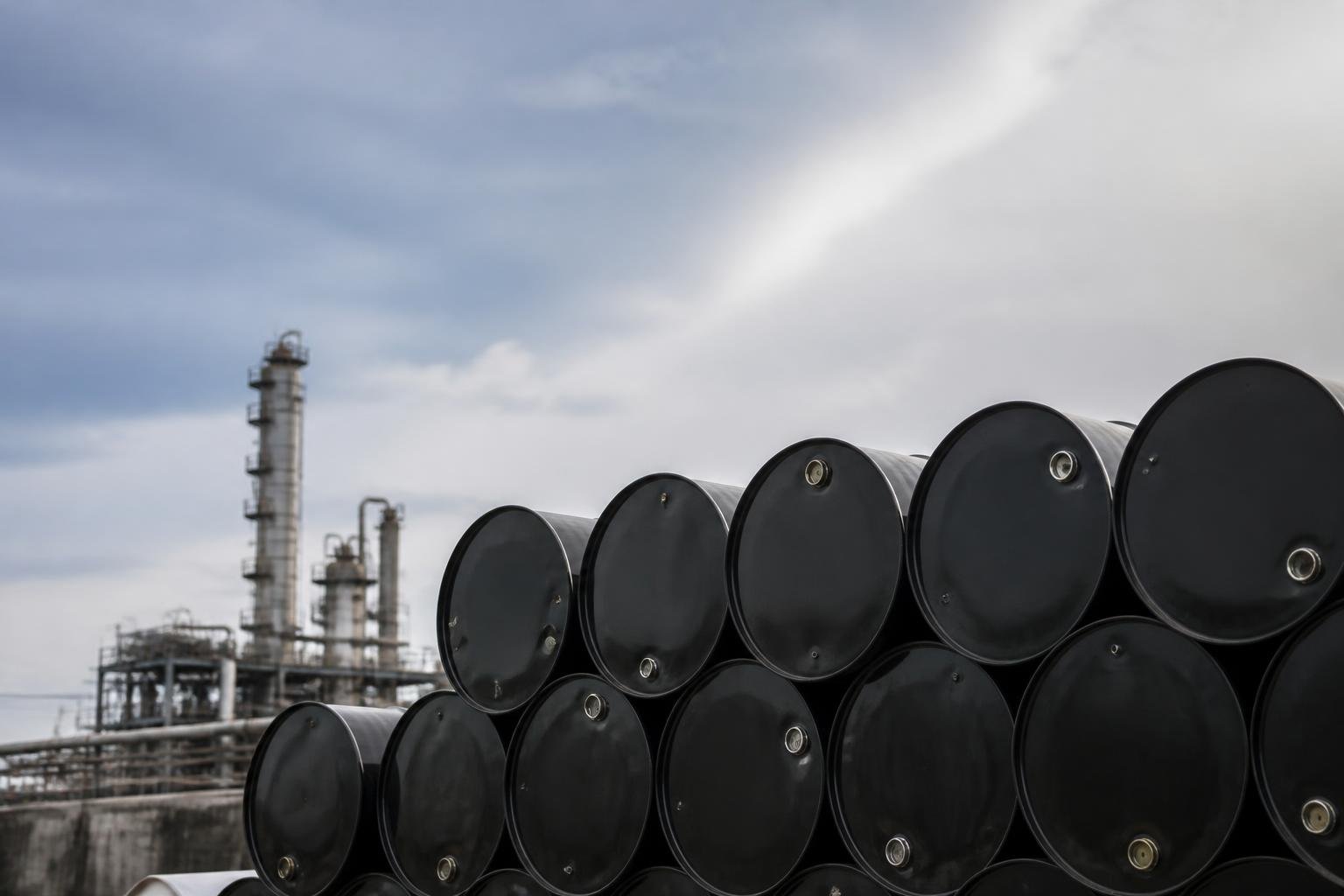 Trump defends temporary easing of Russian diesel restrictions amid bipartisan criticism