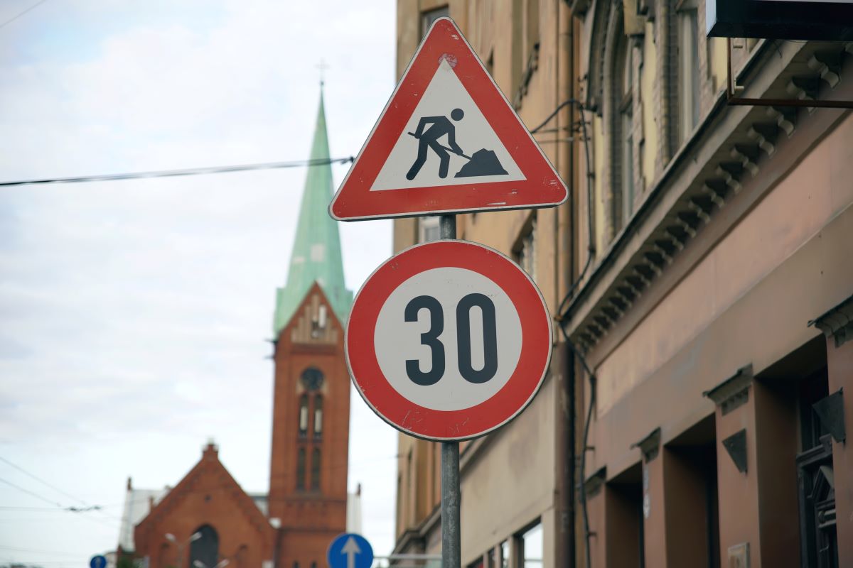 Līdz 31.oktobrim Daugavgrīvas ielā ierobežos transportlīdzekļu un gājēju kustību Līdz 31.oktobrim Daugavgrīvas ielā ierobežos transportlīdzekļu un gājēju kustību