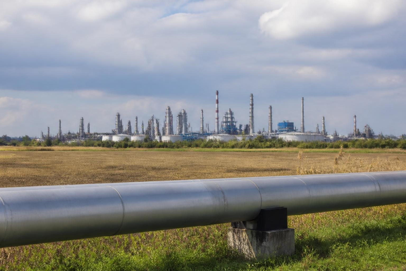 Ukraine resumes refinery strikes as Russia alleges Ryazan attack