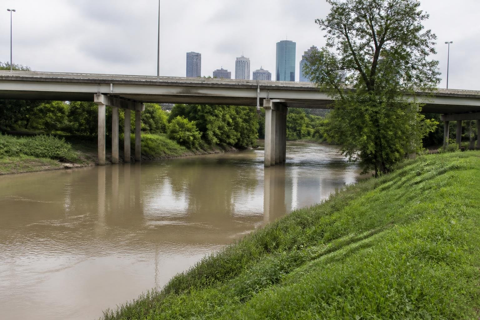 Houston police investigate four Buffalo Bayou body recoveries since Sept. 29 Houston police investigate four Buffalo Bayou body recoveries since Sept. 29