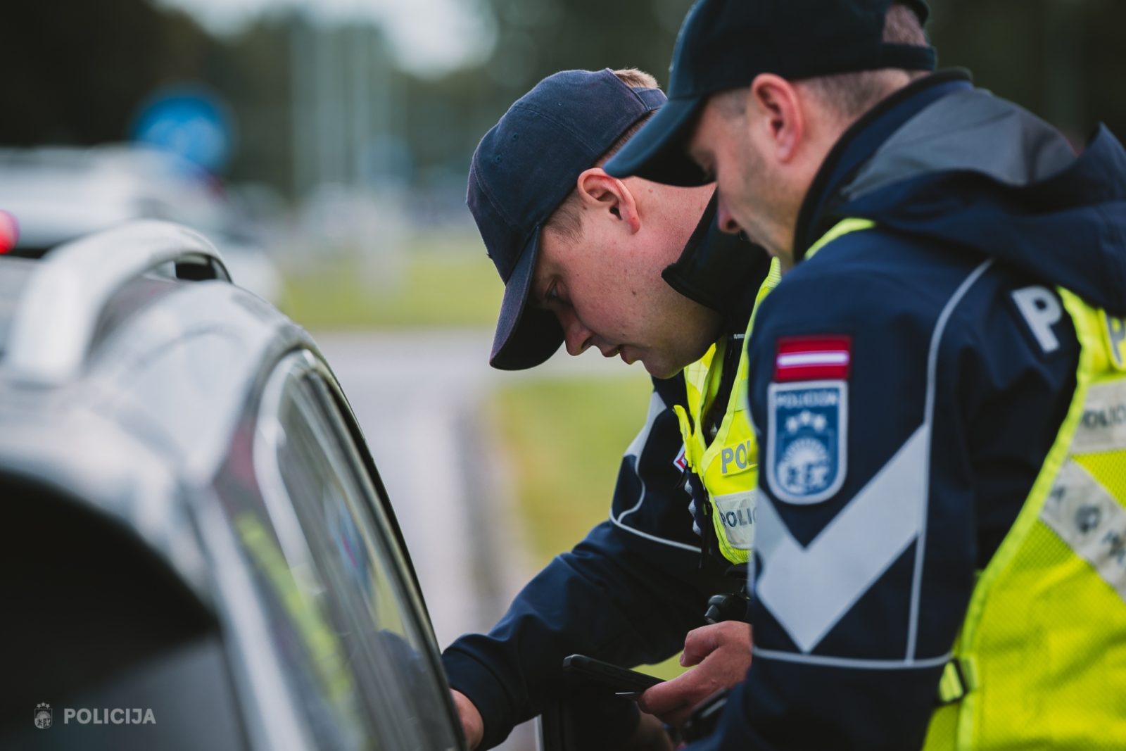 Jēkabpilī aizturēts iereibis vīrietis bez tiesībām pie zagtas “Ford” automašīnas stūres