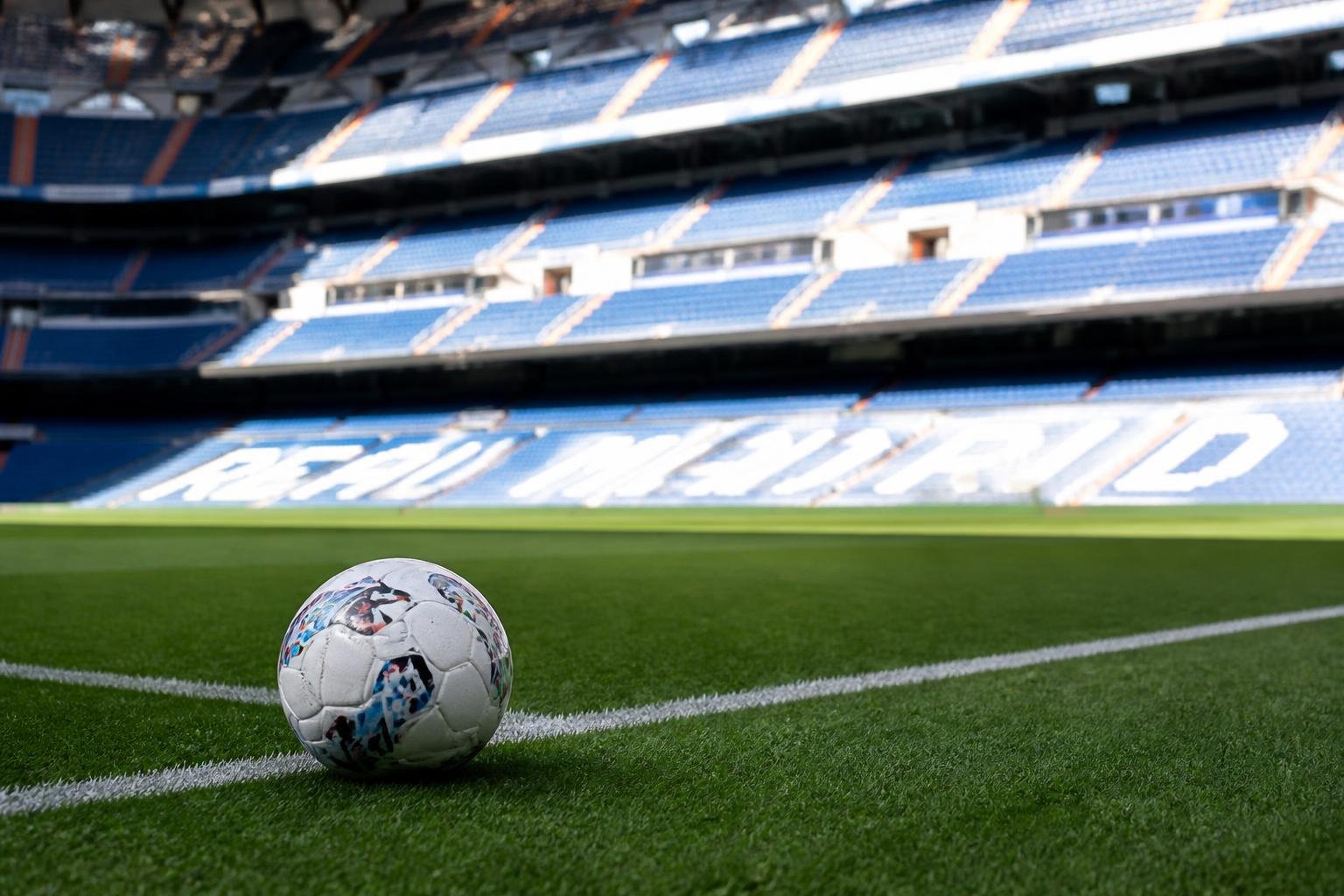 El Real Madrid gana 4-1 al Sevilla en un partido con polémica arbitral