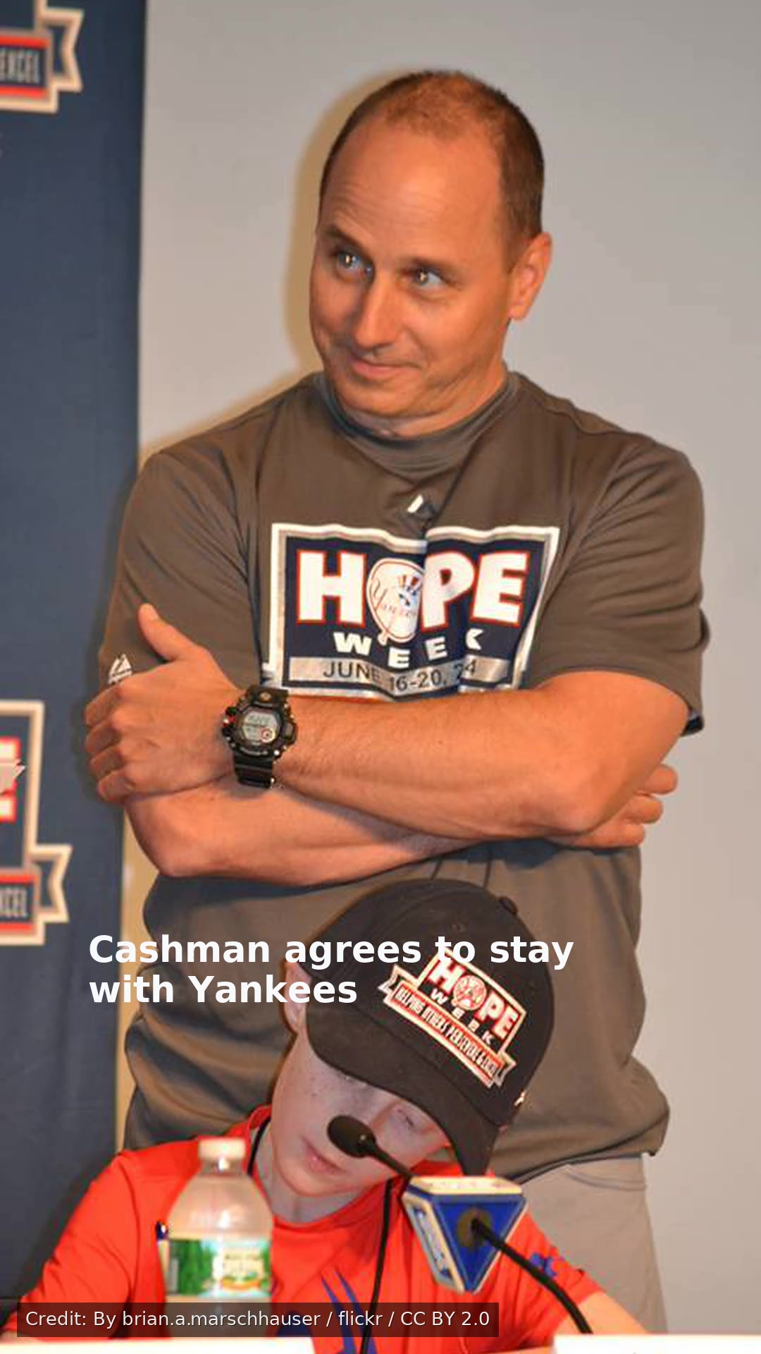 Cashman agrees to stay with Yankees