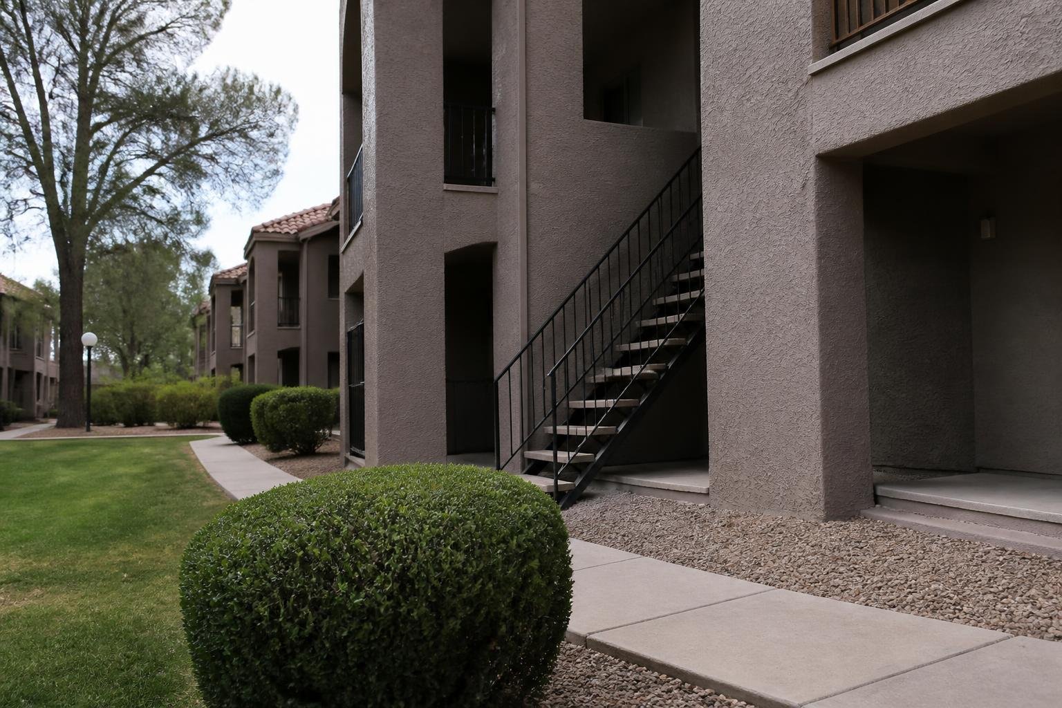 Police investigate reported critical incident at south Phoenix apartment complex