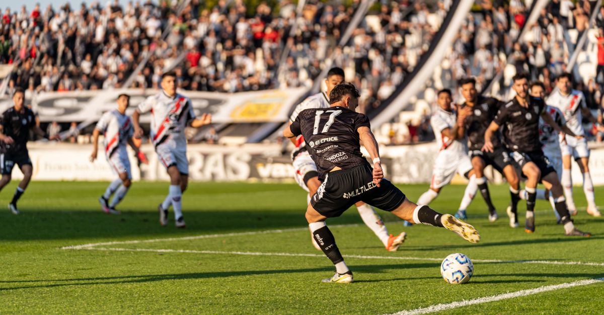 Soccer Today, October 23: Ipswich Town vs Nottingham Forest and Alavés vs Málaga Soccer Today, October 23: Ipswich Town vs Nottingham Forest and Alavés vs Málaga