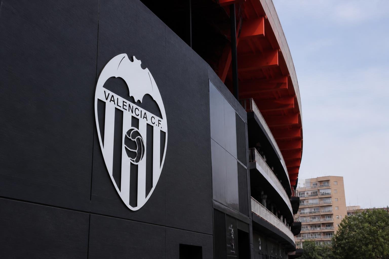 Pitchwise acuerda adquirir el 42% del Valencia CF y aportar 100 millones
