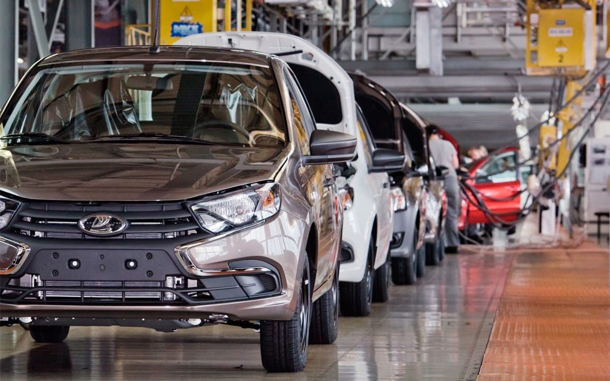 "АвтоВАЗ" отправил работников в отпуск на 20 дней из-за кризиса в поставках "АвтоВАЗ" отправил работников в отпуск на 20 дней из-за кризиса в поставках