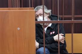 Ефремову предъявили обвинение - ему грозит до 12 лет. Адвокат просит об условном сроке Ефремову предъявили обвинение - ему грозит до 12 лет. Адвокат просит об условном сроке
