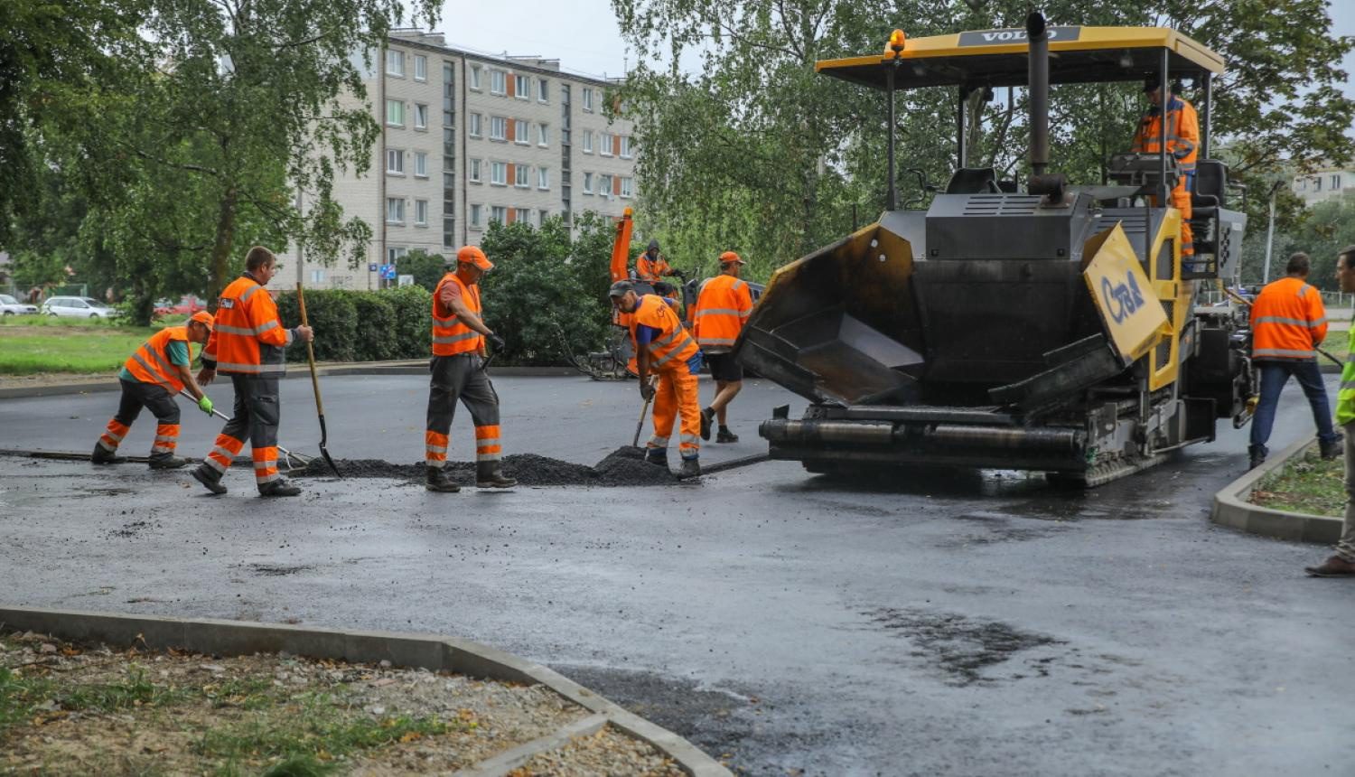 В Риге выполнено более 50% запланированных на этот год работ по ремонту дворов