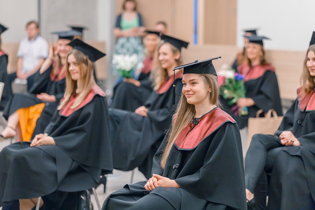 Студенты активно используют возможность подать заявку на очную форму обучения Студенты активно используют возможность подать заявку на очную форму обучения