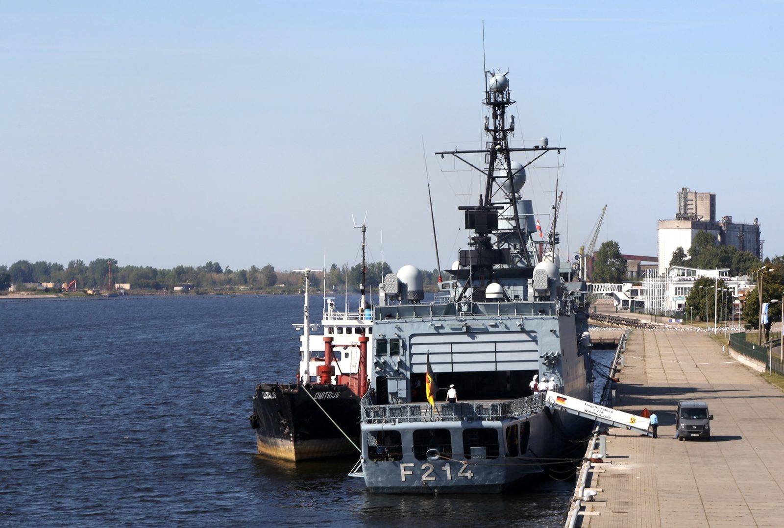 Latvijā ieradīsies NATO pirmās pastāvīgā Jūras spēku grupas kuģi Latvijā ieradīsies NATO pirmās pastāvīgā Jūras spēku grupas kuģi