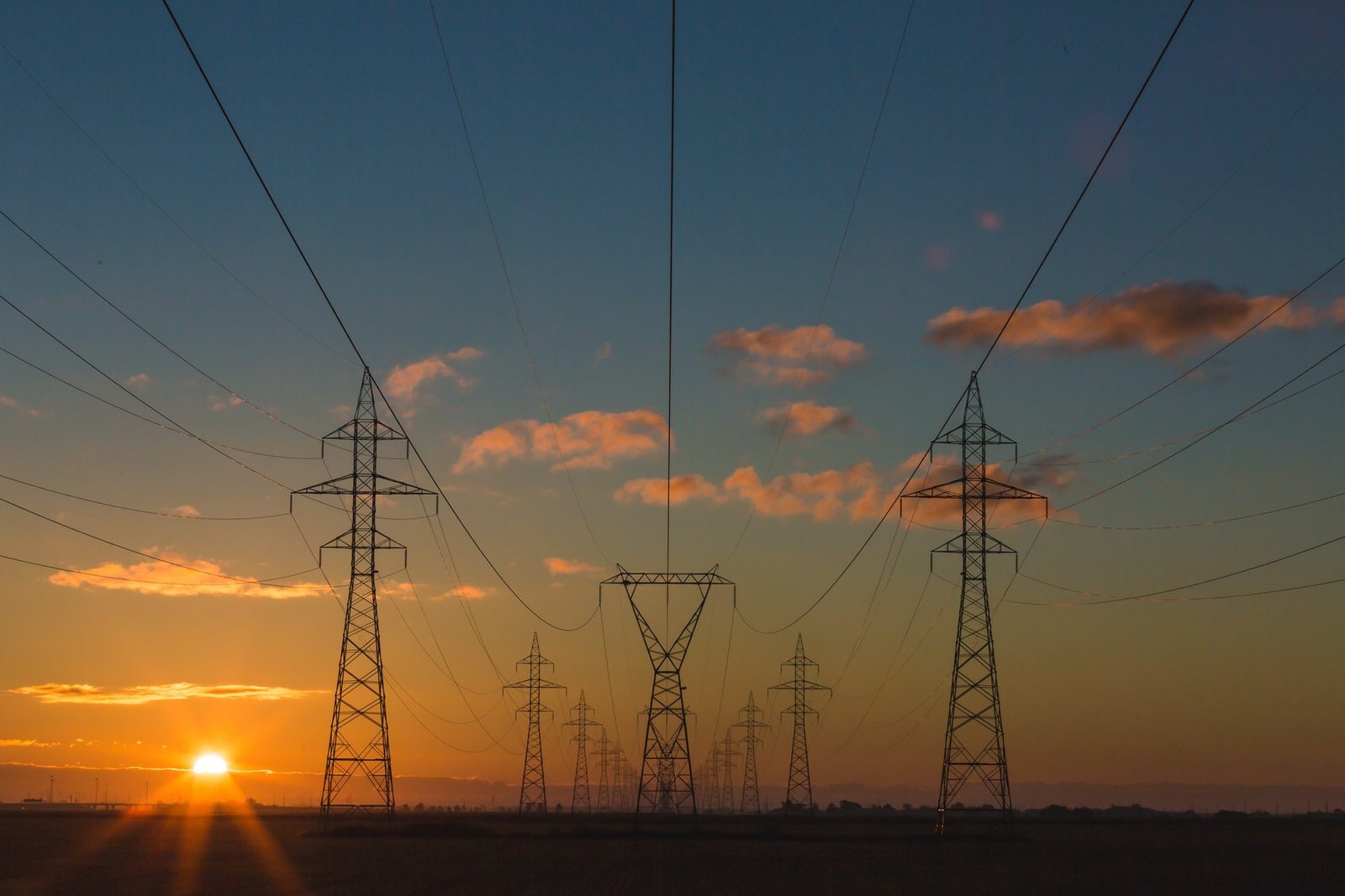 Traucēta elektroapgāde ap 10 000 "Sadales tīkla" klientu Saulkrastos, Limbažos un Sējā Traucēta elektroapgāde ap 10 000 "Sadales tīkla" klientu Saulkrastos, Limbažos un Sējā