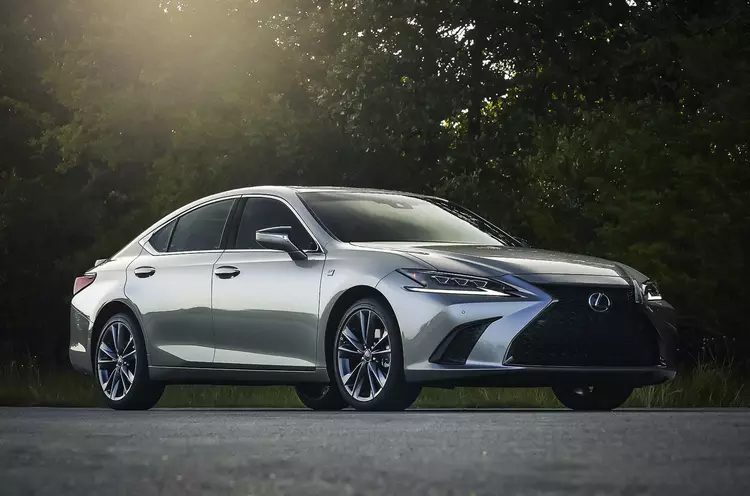 Впервые полноприводный Lexus