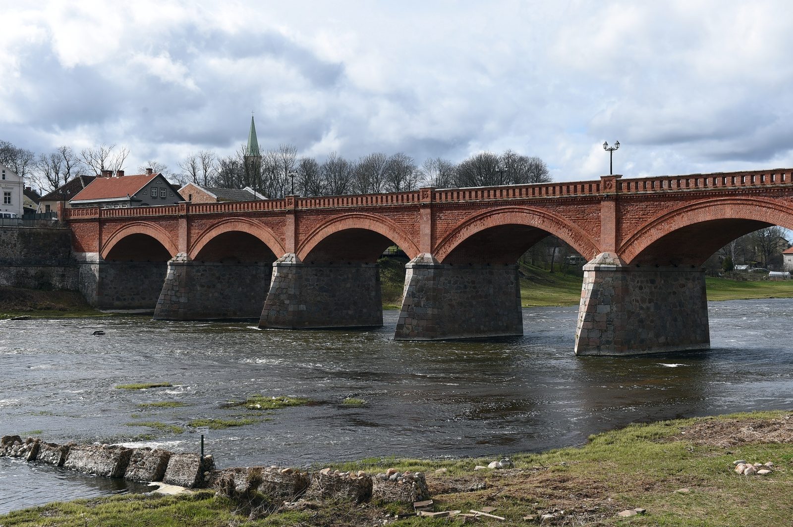 Kuldīga un Cēsis apsver kopā mēģināt kļūt par Eiropas kultūras galvaspilsētām 2027.gadā Kuldīga un Cēsis apsver kopā mēģināt kļūt par Eiropas kultūras galvaspilsētām 2027.gadā
