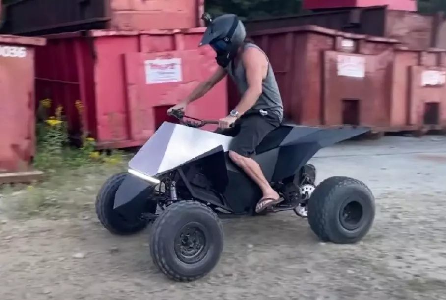 Tesla Cyberquad - самодельный квадроцикл разогнали до 160 км/ч Tesla Cyberquad - самодельный квадроцикл разогнали до 160 км/ч