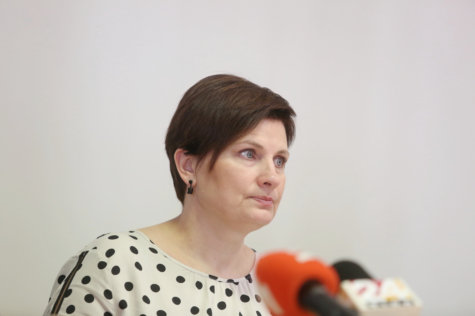 VM varētu piedāvāt ar Covid-19 saistīto pašizolācijas laiku samazināt līdz 10 dienām VM varētu piedāvāt ar Covid-19 saistīto pašizolācijas laiku samazināt līdz 10 dienām